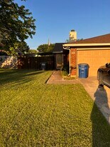 537 Bluebird Ln in Red Oak, TX - Building Photo