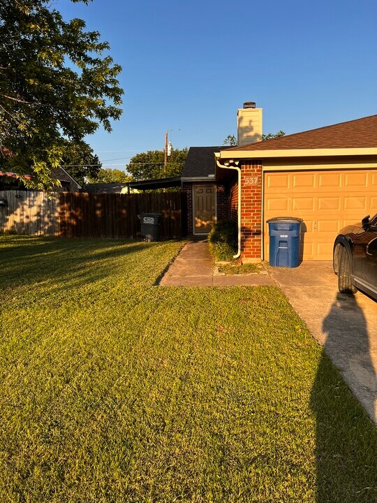 537 Bluebird Ln in Red Oak, TX - Building Photo