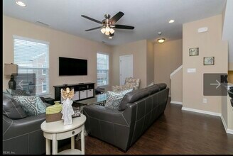 520 Clear Stream Ln in Hampton, VA - Building Photo - Building Photo
