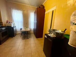 208 4th St in Passaic, NJ - Building Photo - Building Photo