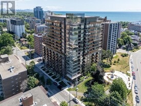 21 Park St E in Mississauga, ON - Building Photo