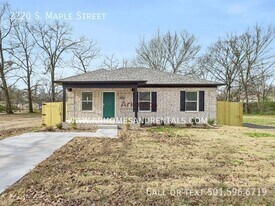 2220 S Maple St in Little Rock, AR - Building Photo