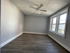140 Hutton St, Unit 8 in Jersey City, NJ - Building Photo - Building Photo