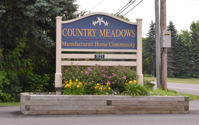 Country Meadows Mobile Home Community in Batavia, NY - Foto de edificio - Building Photo