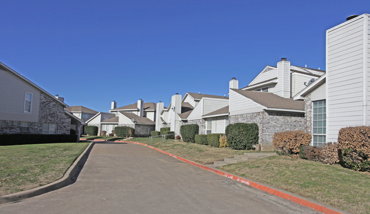 West Creek Townhomes in Fort Worth, TX - Building Photo