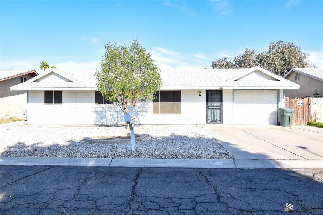 2262 W Brook St in Yuma, AZ - Building Photo