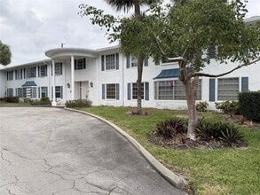 2161 NE 68th St, Unit 303 in Fort Lauderdale, FL - Building Photo - Building Photo