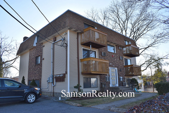 1 Woodward Ave in East Providence, RI - Building Photo - Building Photo