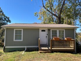 32 Pine Grove Ave in Asheville, NC - Building Photo