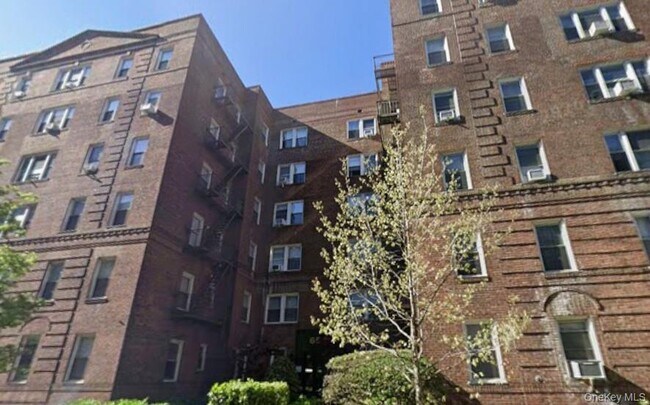 property at 65-74-74 Saunders St