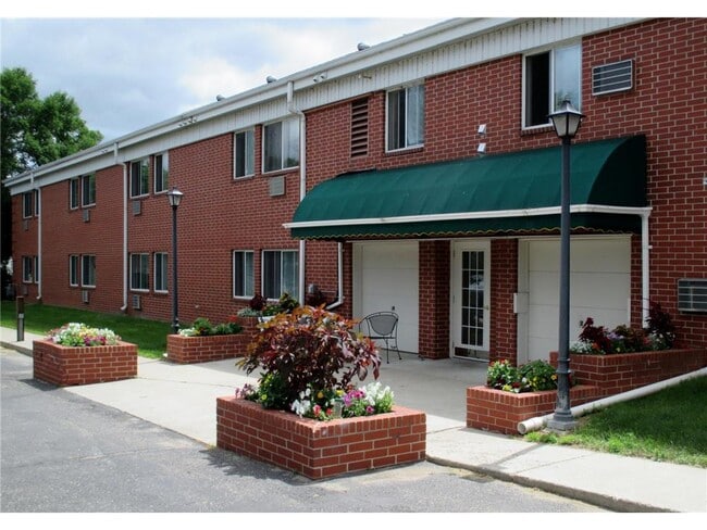 110 Union St E in Detroit Lakes, MN - Building Photo - Building Photo