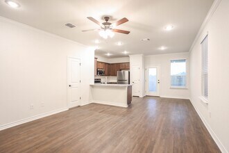 10206 Lynwood Vlg in San Antonio, TX - Building Photo - Building Photo