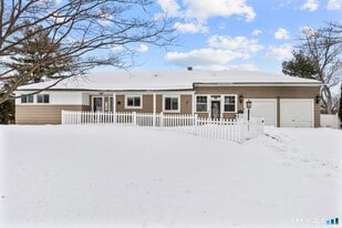 5 Arden Rd in Trumbull, CT - Building Photo