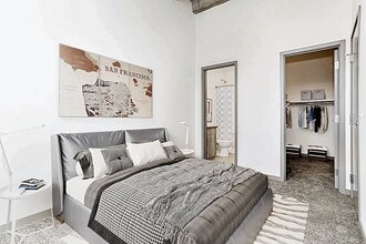 Kingsway Lofts & Apartments in Edmonton, AB - Building Photo - Building Photo