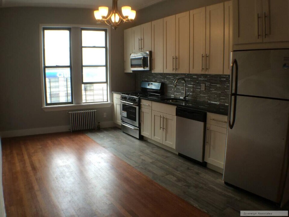 4240 Broadway in New York, NY - Building Photo