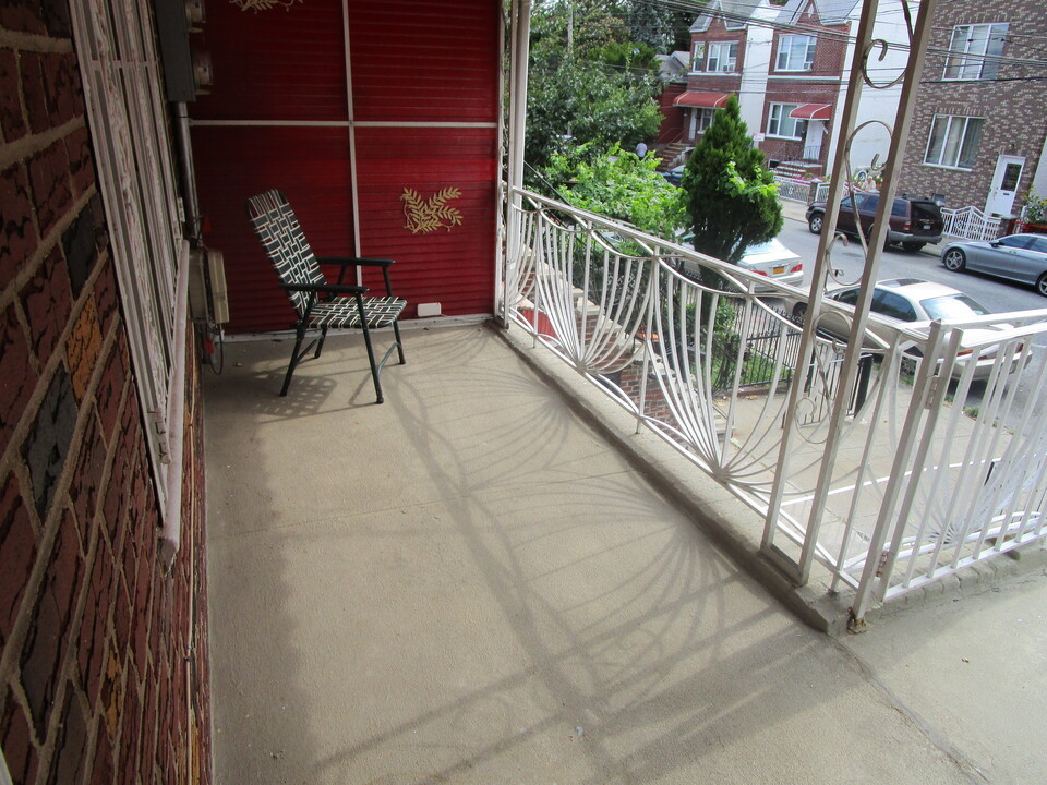 2117 W 8th St in Brooklyn, NY - Building Photo