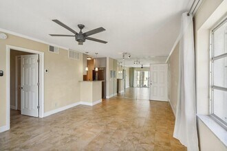 3040 NE 16th Ave, Unit 402 in Oakland Park, FL - Foto de edificio - Building Photo