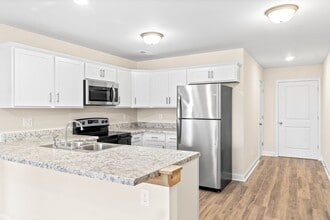 9530 Russellville Rd in Guthrie, KY - Building Photo - Building Photo