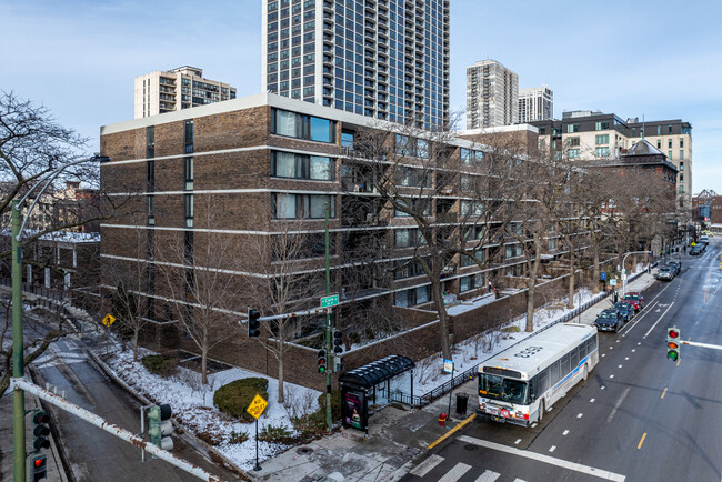 Kilmer House in Chicago, IL - Building Photo - Building Photo