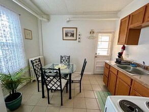 31 N Weymouth Ave, Unit Apartment B in Ventnor City, NJ - Building Photo - Building Photo