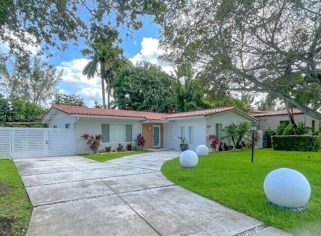 200 NW 86th St in El Portal, FL - Building Photo - Building Photo