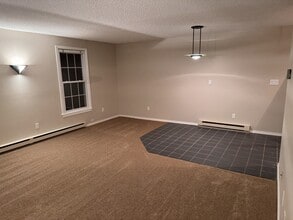 239 Old Farms Rd, Unit 7-B in Avon, CT - Building Photo - Building Photo