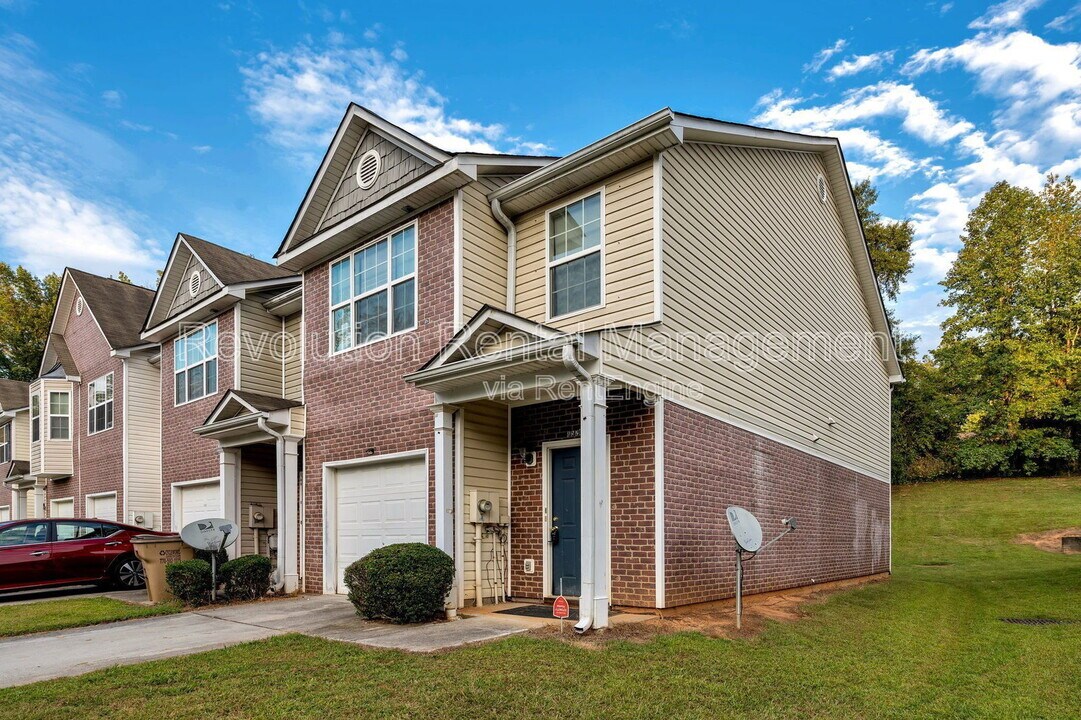 8520 Kaden Dr in Jonesboro, GA - Building Photo