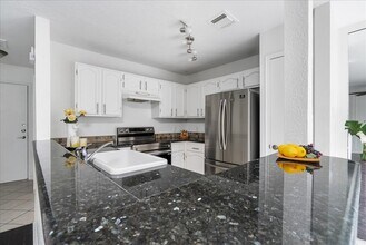 2379 Briarwest Blvd in Houston, TX - Foto de edificio - Building Photo