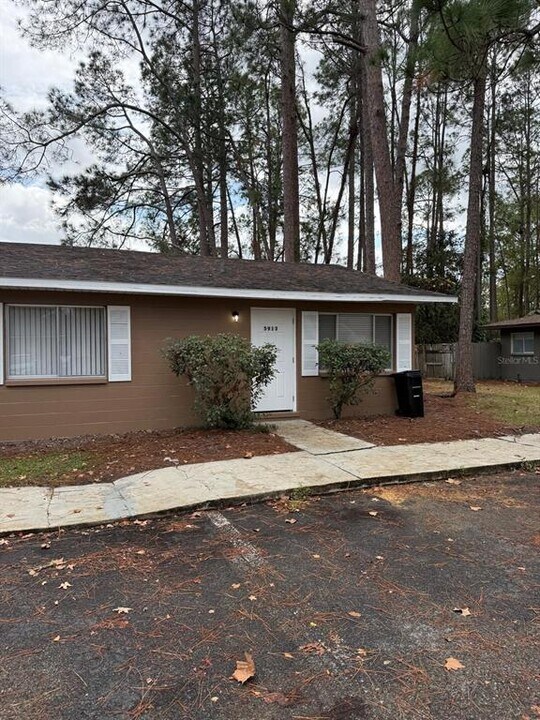 5913 NW 23rd Terrace in Gainesville, FL - Building Photo