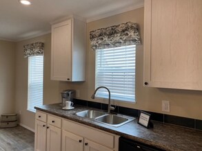 1132 Stoneridge Ct in Mt. Pleasant, MI - Foto de edificio - Building Photo