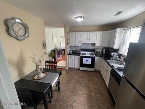 24 Pagoda Ln in Freehold, NJ - Building Photo - Building Photo