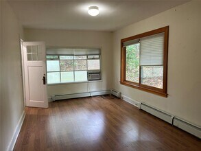 139 Cove Neck Rd in Oyster Bay, NY - Building Photo - Building Photo