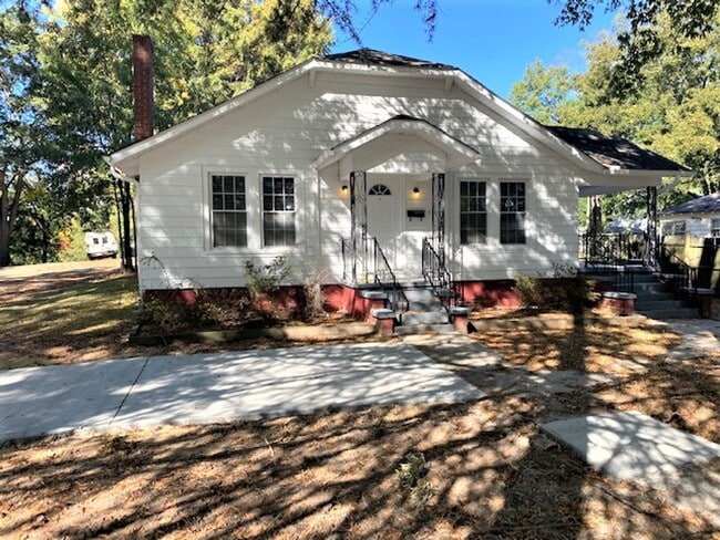 property at 910 S Juniper St