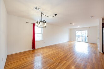 108 CLAREMONT Ave in Jersey City, NJ - Building Photo - Building Photo