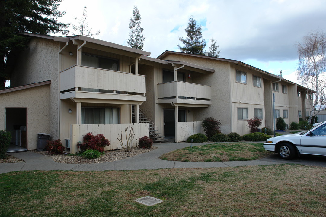 Alamont Apartments in Chico, CA - Foto de edificio