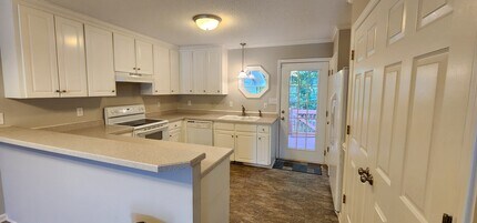 2010 E Cotton Gin Dr in Clayton, NC - Building Photo - Building Photo