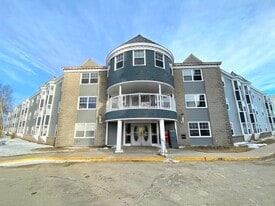151 Queen St in Fredericton, NB - Building Photo