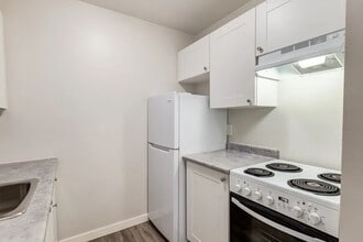 Williamson Manor in Edmonton, AB - Building Photo - Building Photo