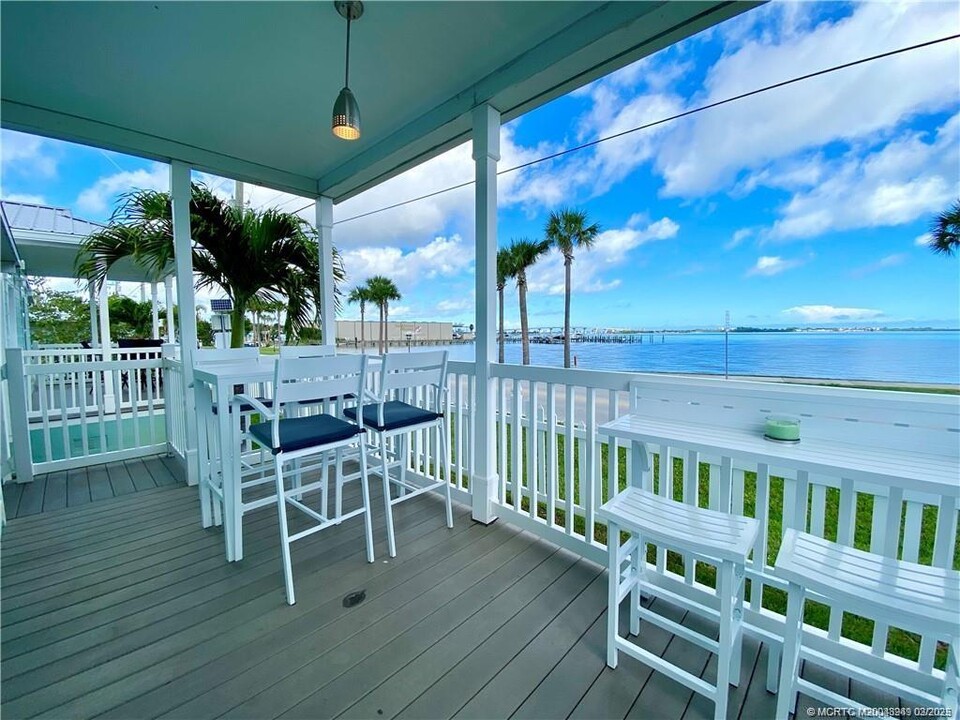 18 NE Nautical Dr in Ocean Breeze, FL - Building Photo