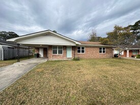 1111 Maribob Cir in Savannah, GA - Building Photo