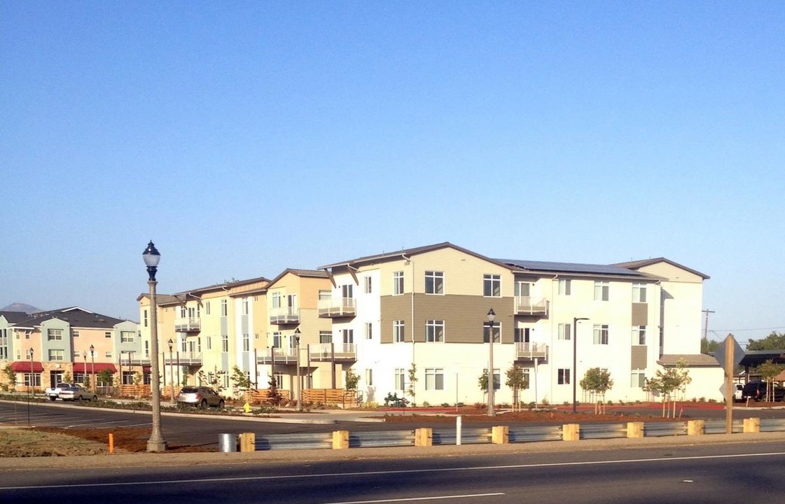 Snapdragon Place Apartments in Ventura, CA - Building Photo