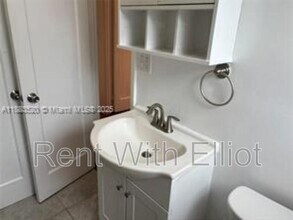 1842 Funston St in Hollywood, FL - Building Photo - Building Photo