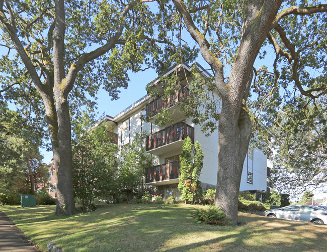 Lord Stanley Manor in Victoria, BC - Building Photo - Building Photo