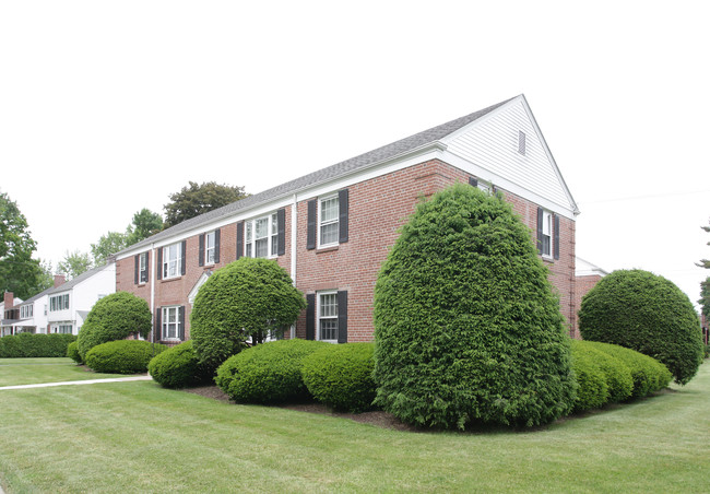 Farmington Avenue Commons in West Hartford, CT - Building Photo - Building Photo