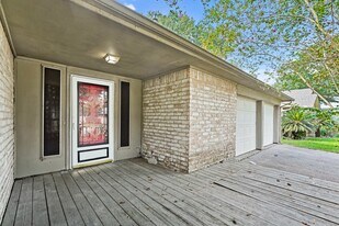 13755 Drakewood Dr in Sugar Land, TX - Building Photo