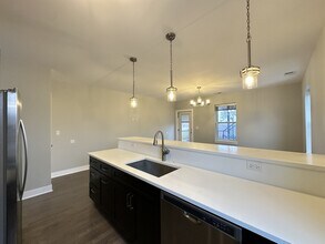 1921 W 21st St, Unit M06H in Chicago, IL - Building Photo - Building Photo