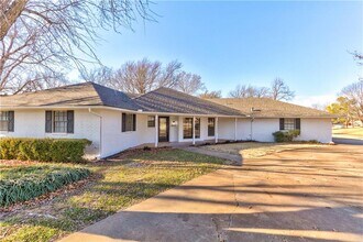 3413 Choctaw Dr in Edmond, OK - Building Photo - Building Photo