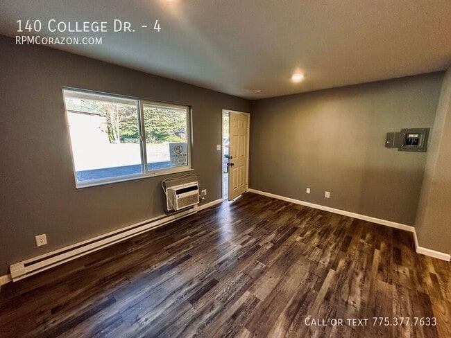 140 College Dr in Reno, NV - Building Photo - Building Photo