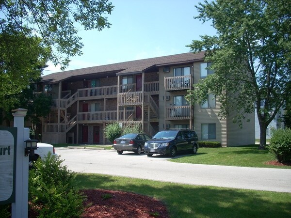 Lakewood Village- Grayslake in Grayslake, IL - Building Photo - Building Photo