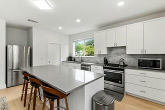 6501 Arnold Dr in Austin, TX - Building Photo - Building Photo